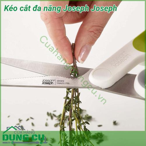 Kéo đa năng nhà bếp Joseph Joseph thiết kế với nhiều công dụng trong 1 cây kéo cho bạn cảm giác làm bếp thật tiện lợi và đơn giản không cần nhiều công cụ mà vẫn làm được thật nhiều việc với chỉ 1 cây kéo.