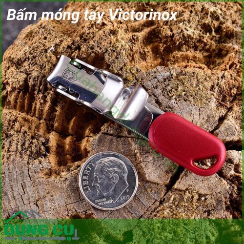 Bấm móng tay Victorinox một cái bấm móng tay rất xịn và đẹp. Sản phẩm có kích thước rất nhỏ gọn, vật liệu thép không gỉ, có lỗ để anh em có thể treo vào móc khoá, tiện đem theo sử dụng hằng ngày.