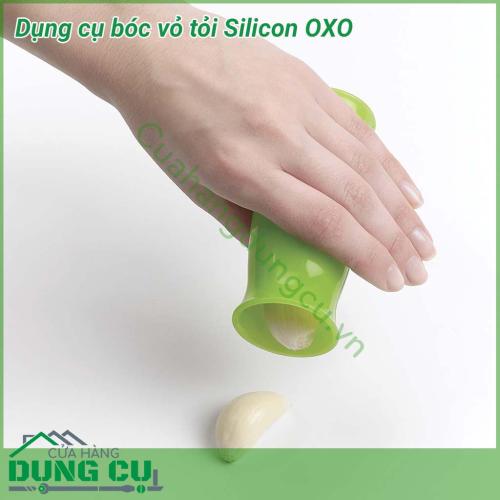 Dụng cụ bóc vỏ tỏi silicon Oxo được làm bằng chất liệu silicone mềm chất lượng cao àn toàn cho sức khoẻ. Bạn chỉ bằng vài cái chà tay khi bạn dốc dụng cụ ra là những tép tỏi được lột sẽ rất đẹp, sạch bong và nguyên vẹn không trầy xước.