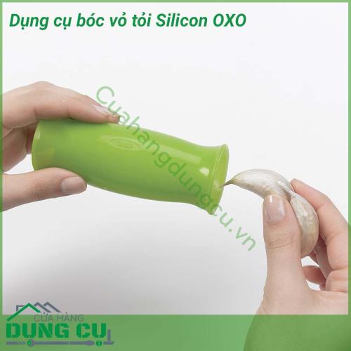 Dụng cụ bóc vỏ tỏi silicon Oxo được làm bằng chất liệu silicone mềm chất lượng cao àn toàn cho sức khoẻ. Bạn chỉ bằng vài cái chà tay khi bạn dốc dụng cụ ra là những tép tỏi được lột sẽ rất đẹp, sạch bong và nguyên vẹn không trầy xước.