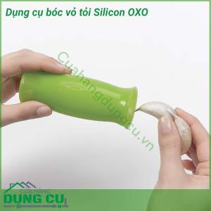 Dụng cụ bóc vỏ tỏi silicon Oxo