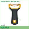 Dụng cụ tách hạt ngô Oxo giúp cho việc chuẩn bị thực phẩm trở nên nhanh chóng và dễ dàng, nhờ vào lưỡi dao bằng thép không gỉ sắc bén, bền lâu và tay cầm chống trượt thoải mái, tiện dụng cho phép lưỡi dao di chuyển trên các tai ngô một cách dễ dàng.