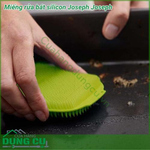 Miếng rửa bát silicon Joseph Joseph đánh bay những vết bẩn, cặn bám trên xoonng nồi một cách nhanh chóng và hiệu quả