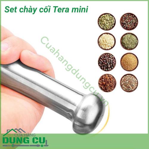 Bộ chày cối Tera mini kích thước nhỏ nhắn rất tiện lợi để nghiền gia vị pha nước chấm, vừng lạc, hành tỏi, thuốc viên...Đế cao su chống trượt chắc chắn. Chất liệu thép không gỉ nên lau rửa dễ dàng và sạch sẽ, nặng khoảng 1kg cho cả set.