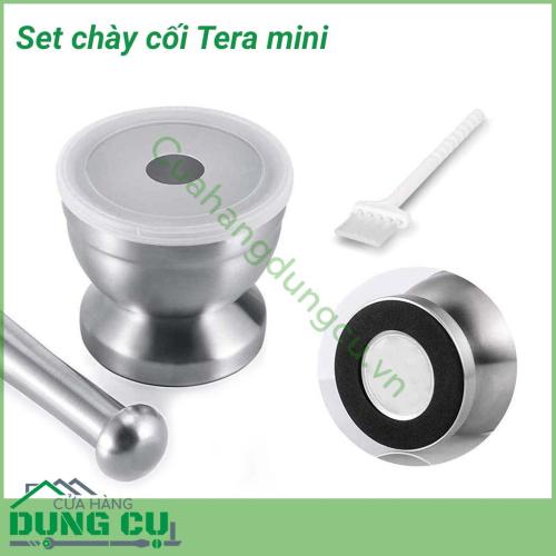 Bộ chày cối Tera mini kích thước nhỏ nhắn rất tiện lợi để nghiền gia vị pha nước chấm, vừng lạc, hành tỏi, thuốc viên...Đế cao su chống trượt chắc chắn. Chất liệu thép không gỉ nên lau rửa dễ dàng và sạch sẽ, nặng khoảng 1kg cho cả set.