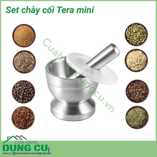 Bộ chày cối Tera mini kích thước nhỏ nhắn rất tiện lợi để nghiền gia vị pha nước chấm, vừng lạc, hành tỏi, thuốc viên...Đế cao su chống trượt chắc chắn. Chất liệu thép không gỉ nên lau rửa dễ dàng và sạch sẽ, nặng khoảng 1kg cho cả set.