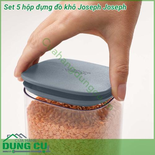 Hộp đựng đồ khô, gia vị Joseph Joseph dùng để đựng muối, đường, các loại gia vị hoặc một số loại thực phẩm như bim bim, hoa quả sấy, hạt khô, mì ống, ngũ cốc, sữa bột,.. rất tiện dụng. Thiết kế thông minh, gọn gàng và tiện lợi