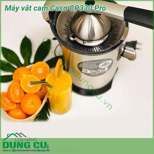 Máy vắt cam Caso CP330 Pro thiết kế giúp vắt cam, quýt, bưởi, chanh… một cách nhanh chóng và dễ dàng. Máy khoẻ, vắt cả tép, nước ngon đặc vô địch mà chẳng bẩn tay tẹo nào. Máy tự vắt cam ngon lành.