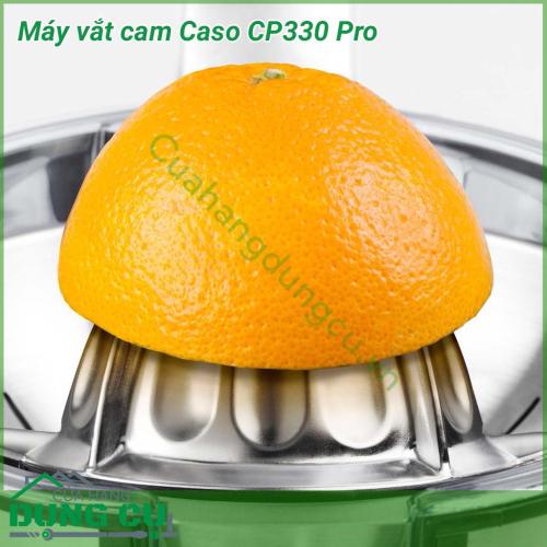 Máy vắt cam Caso CP330 Pro thiết kế giúp vắt cam, quýt, bưởi, chanh… một cách nhanh chóng và dễ dàng. Máy khoẻ, vắt cả tép, nước ngon đặc vô địch mà chẳng bẩn tay tẹo nào. Máy tự vắt cam ngon lành.