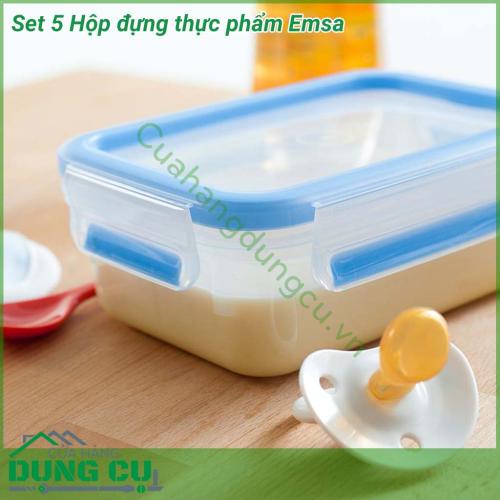 Hộp đựng thực phẩm đa năng Emsa được làm từ chất liệu nhựa polypropylene trong suốt, có nắp đậy màu xanh biếc rất đẹp. Chất liệu an toàn tuyệt đối cho trẻ nhỏ. Có thể sử dụng trong tủ lạnh, lò vi sóng. Chịu được nhiệt độ cao.