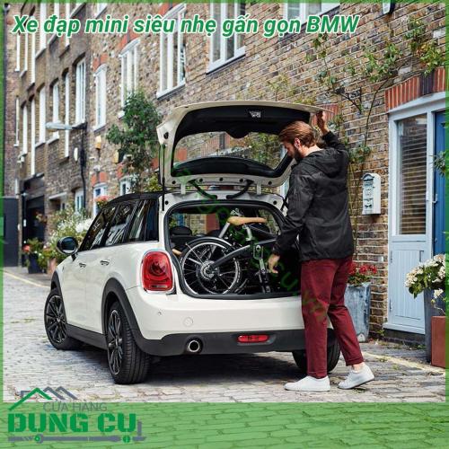 Xe đạp mini siêu nhẹ gấp gọn BMW kết hợp giữa sự thoải mái và phong cách. Kết cấu khung nhôm nhẹ, bộ chuyển động Shimano Acera 8 tốc độ. Nó có thể được gấp lại trong vài giây để vừa cốp xe ô tô và dễ dàng vận chuyển hoặc cất giữ.