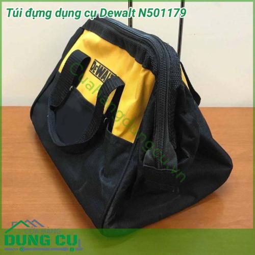 Túi đựng đồ nghề Dewalt N501179 thiết kế 1 ngăn lớn giúp bạn thoải mái đựng đồ nghề trong đó. Túi đựng chống nước mưa, có dây đeo tăng giảm chiều dài khi đeo, chất liệu vải chắc chắn có thể chịu tải trọng.