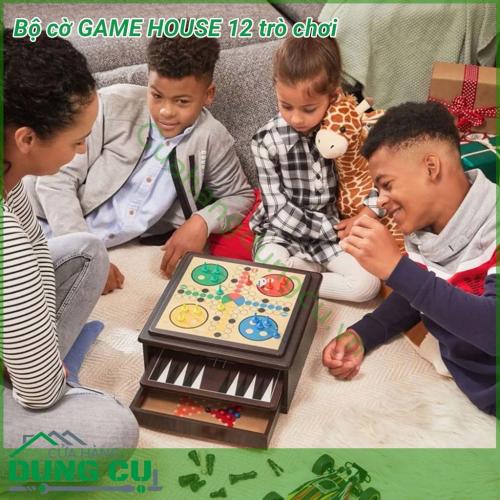 Bộ 12 trò chơi Game House với nhiều trò chơi hấp dẫn như: Cờ vua, Cờ caro, Ván bài ngửa, Mancala, Tic-Tac-Toe, Sternhalma, Rắn & Thang, Ludo (Pachisi), Solitaire, Đua xúc xắc, gói gọn trong hộp gỗ tiết kiệm không gian.