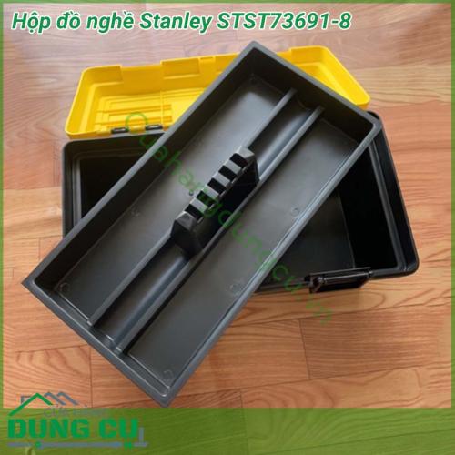 Hộp đồ nghề đa năng Stanley STST73691-8 làm từ chất liệu nhựa cao cấp, theo tiêu chuẩn của châu Âu nên đảm bảo độ bền và chịu lực tốt, cho thời gian sử dụng lâu dài. Ngoài ra, chất liệu này còn tạo cho chiếc hộp có trọng lượng nhẹ, dễ di chuyển.