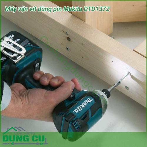 Máy vặn vít dùng pin Makita DTD137Z với kích thước nhỏ gọn, tiện lợi di chuyển và mang theo đến mọi công trình, chất liệu cứng cáp, chống thấm nước và ngăn bụi.