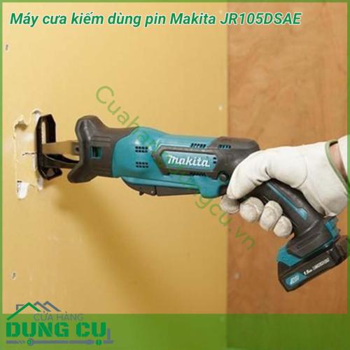 Máy cưa kiếm dùng pin Makita JR105DSAE được làm bằng nhựa có khả năng chịu lực cũng như cách điện tốt. Máy được thiết kế thông minh tiện dụng, có độ ma sát cao giúp bạn cố định máy được chắc chắn hơn, tạo sự thoải mái khi phải làm việc trong thời gian dài