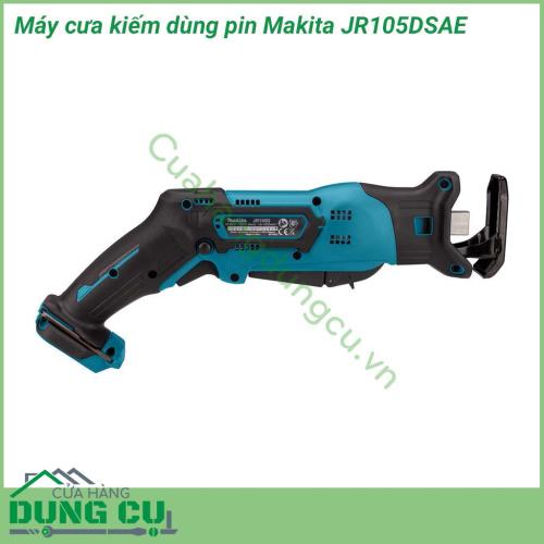 Máy cưa kiếm dùng pin Makita JR105DSAE được làm bằng nhựa có khả năng chịu lực cũng như cách điện tốt. Máy được thiết kế thông minh tiện dụng, có độ ma sát cao giúp bạn cố định máy được chắc chắn hơn, tạo sự thoải mái khi phải làm việc trong thời gian dài