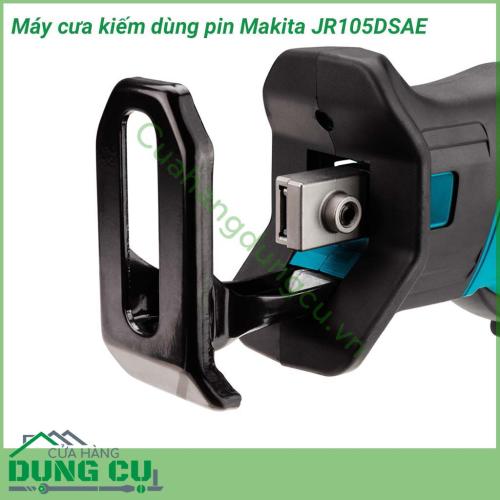 Máy cưa kiếm dùng pin Makita JR105DSAE được làm bằng nhựa có khả năng chịu lực cũng như cách điện tốt. Máy được thiết kế thông minh tiện dụng, có độ ma sát cao giúp bạn cố định máy được chắc chắn hơn, tạo sự thoải mái khi phải làm việc trong thời gian dài