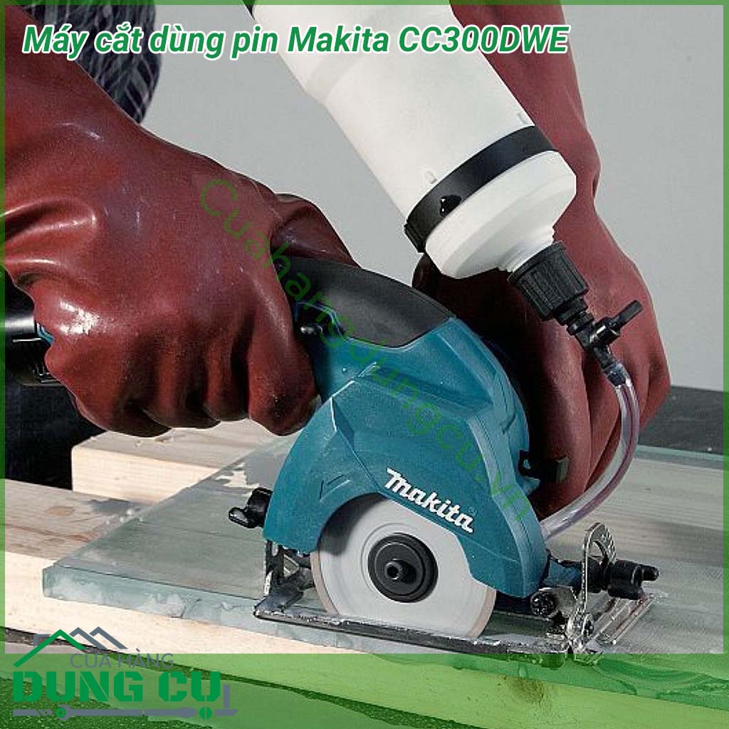 Máy cắt dùng pin Makita CC300DWE với thiết kế trọng lượng nhẹ dễ dàng thao tác. Vỏ ngoài của máy được làm bằng nhựa tổng hợp chịu lực tốt, chống biến dạng khi bị tác động mạnh.  Tốc độ cắt nhanh, chính xác giúp bạn hoàn thành công việc nhanh chóng.