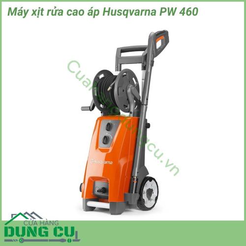 Máy xịt rửa cao áp Husqvarna PW 460 vỏ máy bằng nhựa cao cấp với gam màu cam xám sang trọng và sạch sẽ. Phía trên có thiết kế tay cầm cùng hai bánh xe giúp người dùng di chuyển máy thật nhẹ nhàng.