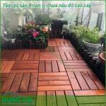 Tấm gỗ sàn nâu đỏ 4 nan vỉ nhựa cao cấp