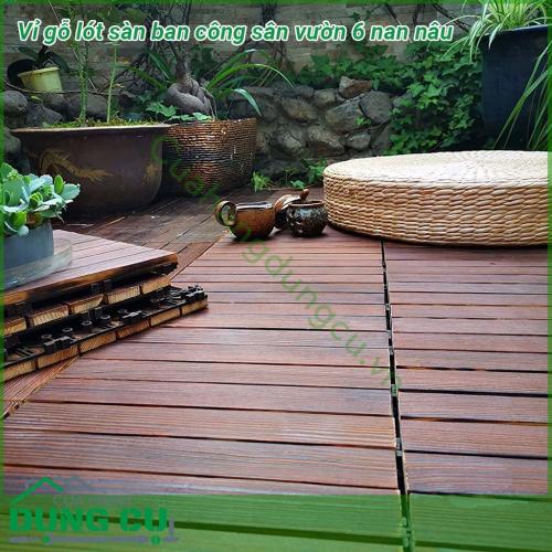 Vỉ gỗ lót sàn ban công sân vườn 6 nan nâu được thiết kế rãnh chống trơn trượt. Dầu phủ bảo vệ gỗ, chống thấm nước. Độ ổn định cao trong điều kiện nước mưa và dưới ánh nắng mặt trời.