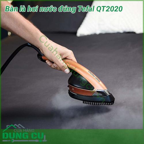 Bàn là hơi nước đứng Tefal QT2020 với thiết kế thẳng đứng sang ngang tiện dụng kết hợp với đầu bàn là siêu nhẹ Được thiết kế kiểu dáng hiện đại với màu sắc đen huyền bí kết hợp vàng đồng vô cùng sang trọng, thích hợp cho không gian gia đình bạn.