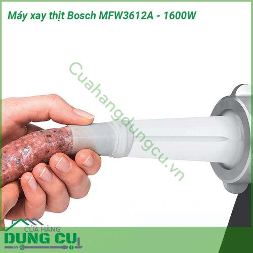 Máy xay thịt Bosch MFW3612A-1600W thiết kế nhỏ gọn, tinh tế, máy có công suất cực đại lên đến 1600W. Động cơ mạnh mẽ, có thể xay được 60-70kg thịt/giờ, phù hợp với cả hàng, quán ăn, đơn vị sản xuất giò chả…