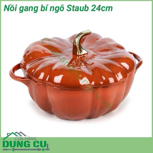 Nồi gang bí ngô Staub 24cm cao cấp thiết kế độc đáo và lạ mắt với hình bí ngô có xinh không cơ chứ, size 24cm nhỏ xinh nấu kho quẹt, đựng canh súp hợp lý luôn. Vừa là nồi vừa là âu nho nhỏ. 