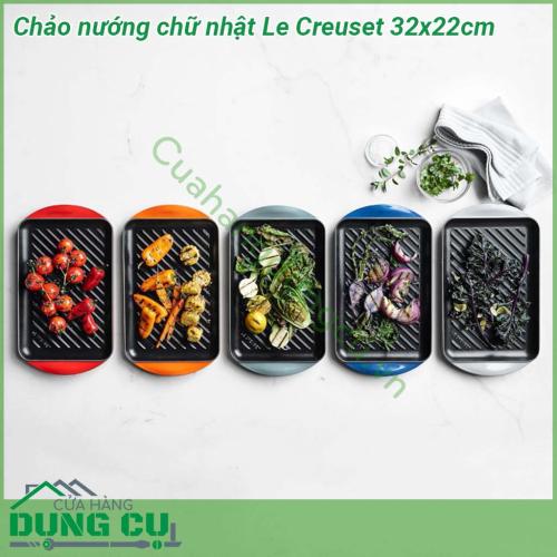 Chảo nướng chữ nhật LeCreuset 32x22cm được làm bằng gang cao cấp và phủ một lớp men chất lượng Chính đặc điểm này giúp chảo bắt nhiệt nhanh dẫn nhiệt tốt tỏa nhiệt đều giữ nhiệt lâu làm cho các món nướng nhanh chín và nóng lâu hơn