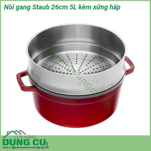 Nồi gang Staub 26cm 5L kèm xửng hấp được mệnh danh là chiếc nồi tốt nhất để làm món hầm kho và hấp Với thiết kế cực thời trang và đẹp mắt quy trình tráng men majolica ba lớp đặc biệt chất lượng cao giúp cải thiện khả năng chống sốc nhiệt và trầy xước