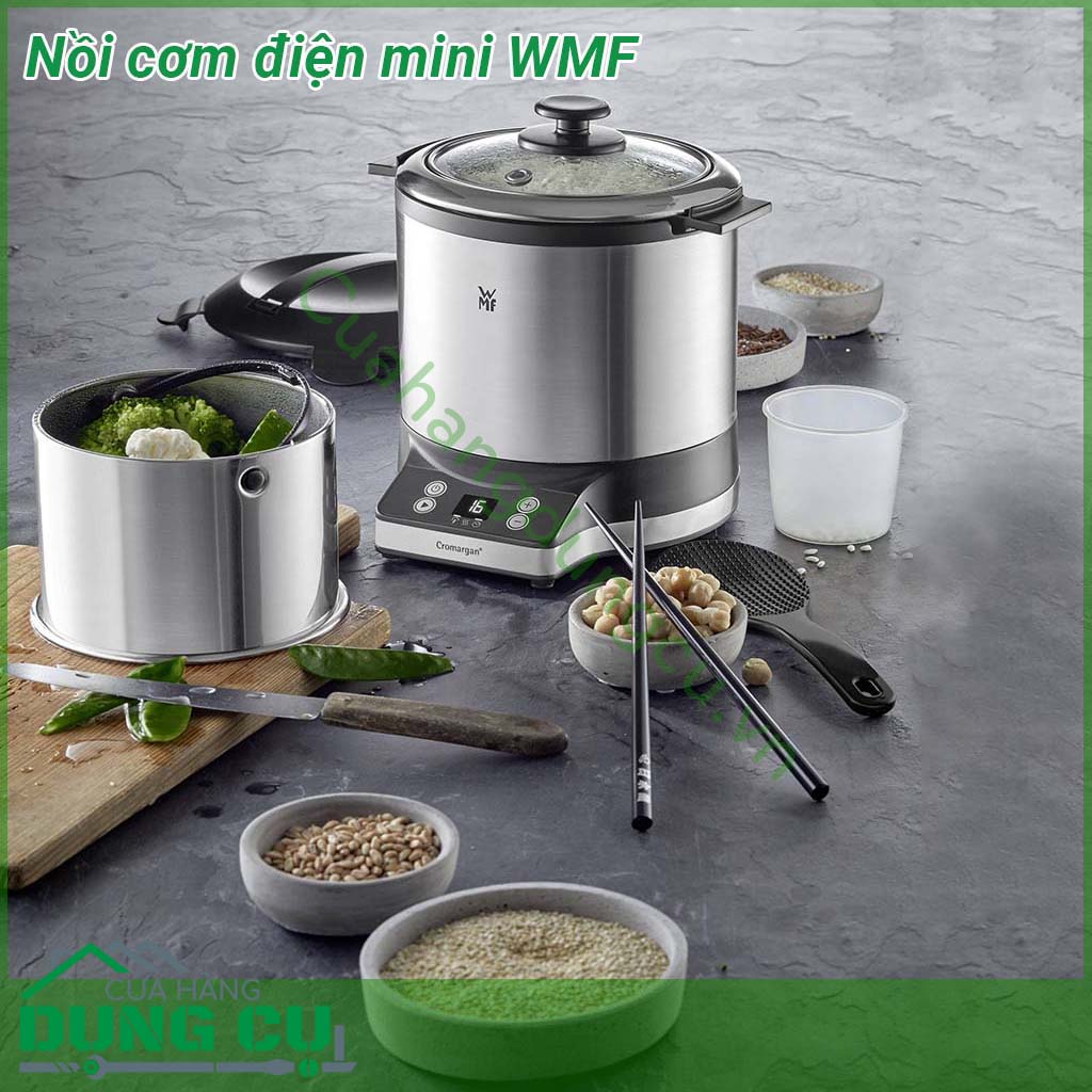 Nồi cơm điện mini đa năng WMF kích thước nhỏ gọn với dung tích là 1 lít  Chất liệu cao cấp an toàn tuyệt đối với sức khỏe người tiêu dùng  Lõi nồi chống dính cao cấp Vung nồi bằng thủy tinh trong suốt dễ quan sát trong lúc nấu ăn quai cầm cách nhiệt