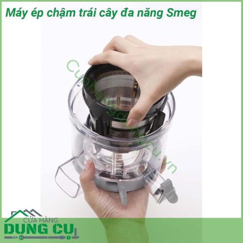 Máy ép chậm hoa quả Smeg màu kem sở hữu kiểu dáng hiện đại kết hợp với màu sắc tinh tế  Động cơ xoay chiều AC mạnh mẽ và bền bỉ với độ ồn thấp và độ rung thấp để tăng cường sự ổn định cho người dùng