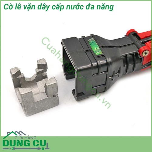 Cờ lê vặn dây cấp nước đa năng được làm từ nhựa tổng hợp và hợp kim kẽm để không gỉ trong khi sử dụng sửa chữa nước Tuýp vặn có thiết kế thông minh giúp bạn vặn dây cấp nước kẻ cả vị trí khó Tích hợp sẵn nivo hạt thủy cân bằng Nhỏ gọn dễ dàng sử dụng