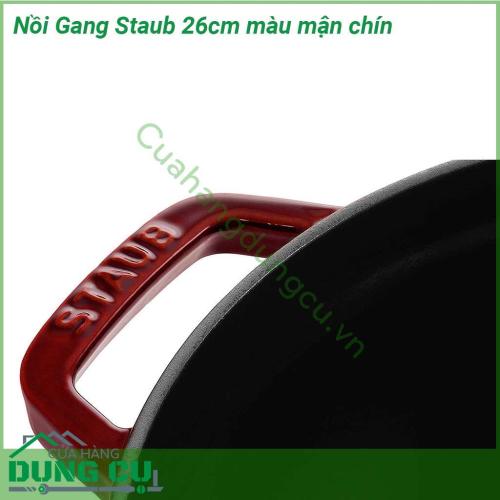 Nồi gang cao cấp Staub 26cm màu mận chín độ bền rất cao có thể sử dụng trong nhiều năm liền Với khả năng giữ nhiệt phân bố nhiệt tốt giúp lưu giữ trọn vẹn hương vị chất dinh dưỡng của món ăn đảm bảo sức khỏe cho cả gia đình