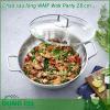 Chảo sâu lòng WMF Wok Party 28 cm được sử dụng chất liệu thép ko gỉ 18 10 ko bị ăn mòn và an toàn sức khỏe của người sử dụng  Nắp của chảo được làm bằng thủy tinh trong suốt dễ dàng quan sát khi nấu  Tay cầm cách nhiệt thuận tiện và an toàn cho người dùng