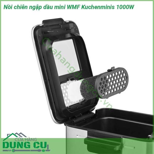 Nồi chiên ngập dầu mini WMF Kuchenminis làm từ Cromargan 18 10 bóng mờ với cơ chế nâng giỏ an toàn mở nắp dễ dàng bộ lọc tích hợp để giảm mùi và điều chỉnh nhiệt độ từ 150 – 190 độ giúp các món chiên trở nên vàng rộm giòn tan và thơm ngon khó cưỡng