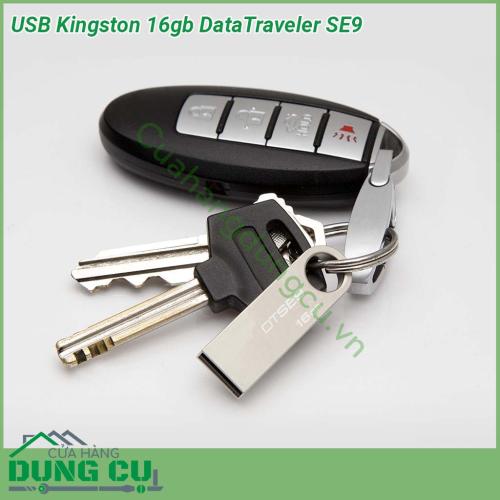 USB Kingston 16gb DataTraveler SE9 được thiết kế thời trang sang trọng với lớp vỏ ngoài bằng chất liệu kim loại cao cấp USB có kiểu dáng thanh kích thước nhỏ gọn có móc treo giúp bạn mang theo bên mình dễ dàng thuận tiện