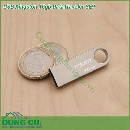 USB Kingston 16gb DataTraveler SE9 được thiết kế thời trang sang trọng với lớp vỏ ngoài bằng chất liệu kim loại cao cấp USB có kiểu dáng thanh kích thước nhỏ gọn có móc treo giúp bạn mang theo bên mình dễ dàng thuận tiện