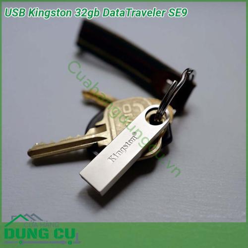 USB Kingston 32gb DataTraveler SE9 được thiết kế thời trang sang trọng với lớp vỏ ngoài bằng chất liệu kim loại cao cấp USB có kiểu dáng thanh kích thước nhỏ gọn có móc treo giúp bạn mang theo bên mình dễ dàng thuận tiện