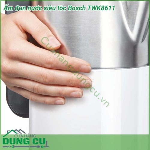 Ấm đun nước siêu tốc Bosch TWK8611 thiết kế ấm hiện đại màu trắng thanh lịch góp phần tô điểm cho không gian bếp trở nên sang trọng Công suất hoạt động mạnh mẽ Dung tích ấm 1 5 lít rất phù hợp với những gia đình có con nhỏ