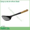 Dụng cụ nấu ăn silicon Staub được thiết kế dày dặn chất lượng  an toàn với bề mặt chống dính  Tay cầm được làm từ gỗ Acacia có lỗ để dễ dàng treo trong nhà bếp