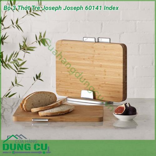 Bộ 3 Thớt tre Joseph Joseph 60141 Index  gồm 3 thớt dành riêng cho thực phẩm với giá đỡ bằng kim loại chắc chắn  Thớt được làm từ tre tự nhiên cứng và có ký hiệu dùng riêng cho từng loại thực phẩm  Thớt có chân đế chắc chắn chống trượt an toàn