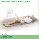 Đệm massage thư giãn toàn thân Medisana MM825 có thiết kế nhỏ gọn bề mặt được phủ lớp lông cừu mềm mịn cùng với một chiếc gối được tích hợp ở khu vực đầu tiện lợi có thể đặt ở bất kì vị trí nào như trên ghế sofa giường ngủ  