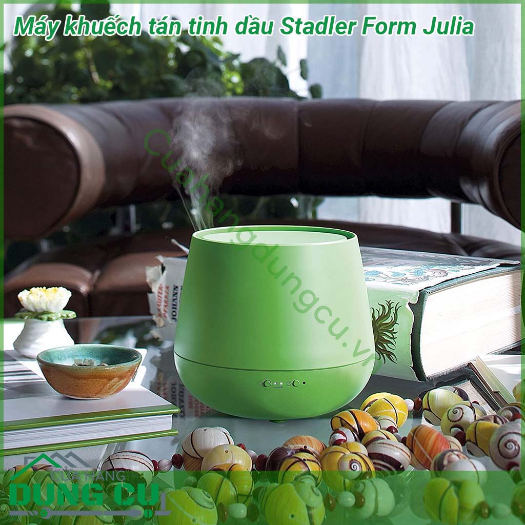 Máy khuếch tán tinh dầu Stadler Form Julia có thiết kế nhỏ gọn với nhiều màu sắc tạo sự thoải mái phù hợp với không gian sống của bạn  Máy có đèn led kết hợp với luồng sương tạo nên không gian lãng mạn thư giãn sau 1 ngày làm việc mệt mỏi