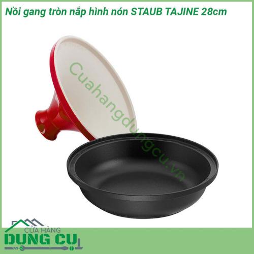 Nồi gang tròn nắp hình nón STAUB TAJINE CRM 28cm sử dụng chất liệu gang mang đến cho nồi độ bền rất cao có thể sử dụng trong nhiều năm liền Đặc biệt nắp gốm được thiết kế hình nón giúp việc hầm các món ăn nhanh hơn với độ mềm và thơm đặc trưng