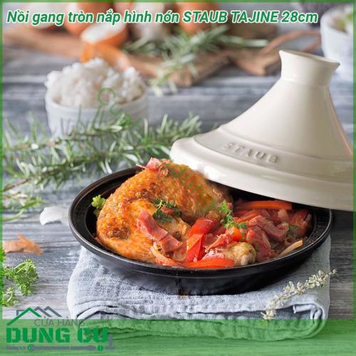 Nồi gang tròn nắp hình nón STAUB TAJINE CRM 28cm sử dụng chất liệu gang mang đến cho nồi độ bền rất cao có thể sử dụng trong nhiều năm liền Đặc biệt nắp gốm được thiết kế hình nón giúp việc hầm các món ăn nhanh hơn với độ mềm và thơm đặc trưng