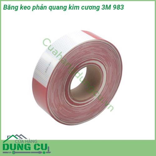 Băng keo phản quang kim cương 3M 983 có độ phản quang cao công nghệ phản quang theo cấu trúc kim cương ứng dụng công nghệ keo nhạy áp lực cho độ dính cao trên những phương tiện giao thông như xe tải rơ móc