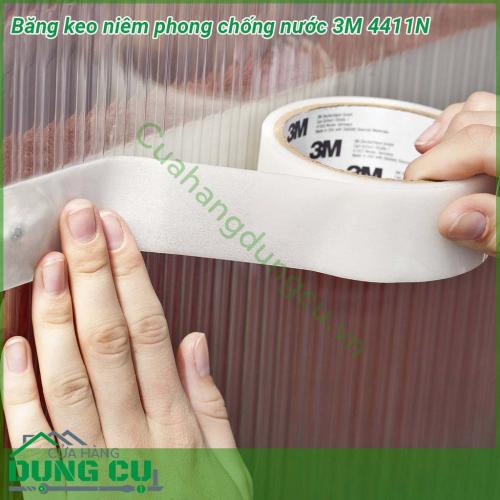 Băng keo niêm phong chống nước 3M 4411N 1 mặt là keo acrylic mềm mại sẽ dính chặt ngay lập tức và mặt còn lại là lớp nhựa ionomer có tính năng cao  Chuyên được sử dụng để quấn mối nối dưới nước dán máng xối ống dẫn nước dán mái che ngoài trời hiệu quả