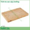 Thớt tre cao cấp Zwilling được làm bằng tre ít thấm nước độ đàn hồi tốt lý tưởng để bảo vệ lưỡi dao khi cắt dưới thớt  Thiết kế sản phẩm có rãnh sâu giúp đảm bảo vệ sinh khi sử dụng